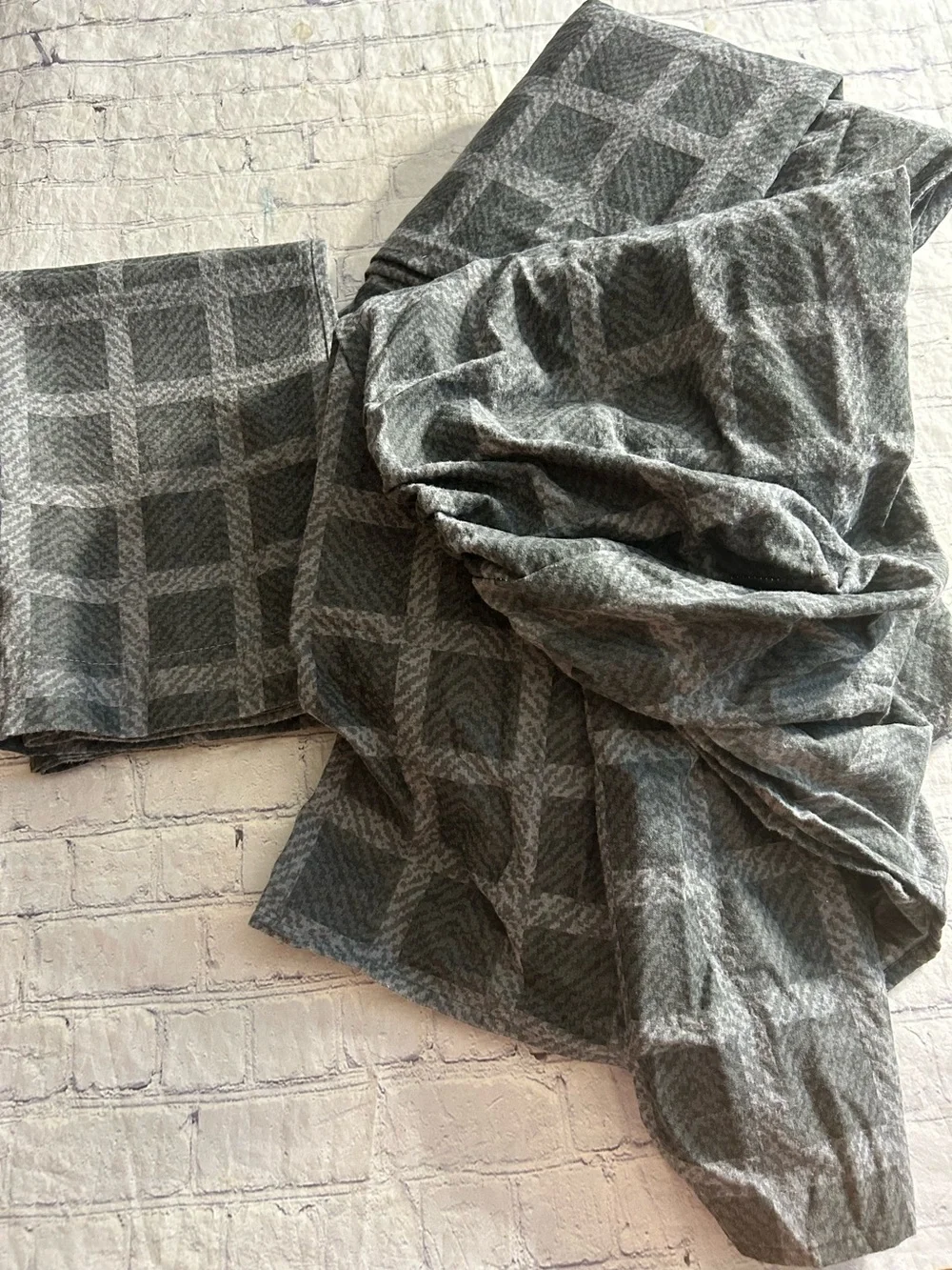 FLANNEL TWO-TONE GREY CHECKERED 100% COTTON FULL SIZE SHEET SET (2) CASES
